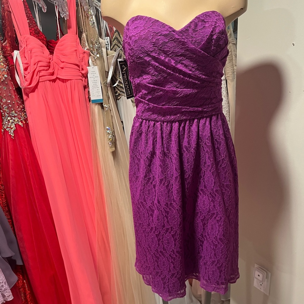 Gather and Gown Size 12. Lace Dress. Color Framboise/Raspberry.